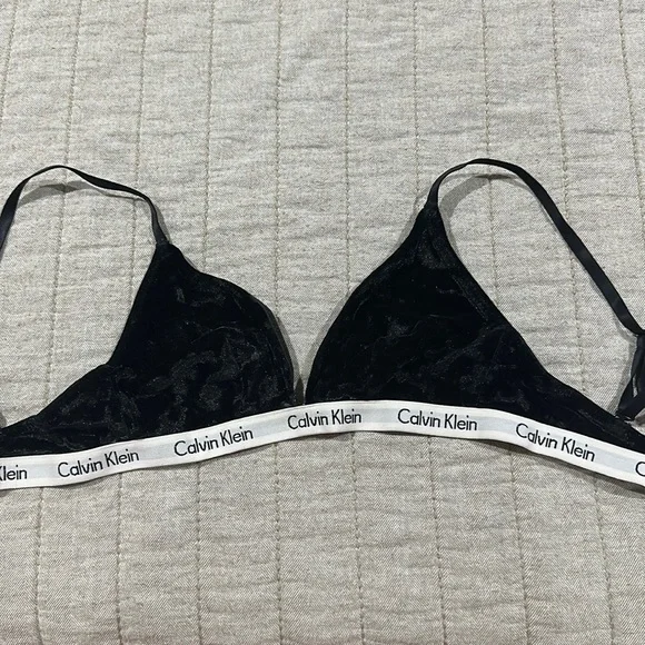 Calvin Klein- velvet bralette - Picture 1 of 3